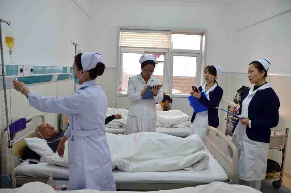 护理部围绕优质护理开展评优系列活动